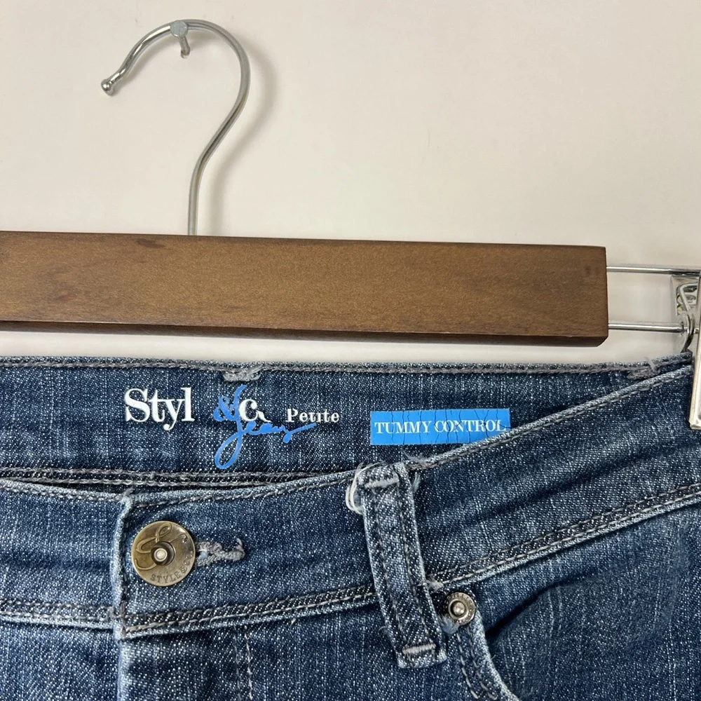 EUC Style & Co women’s petite jeans with Tummy Control - Picture 5 of 6